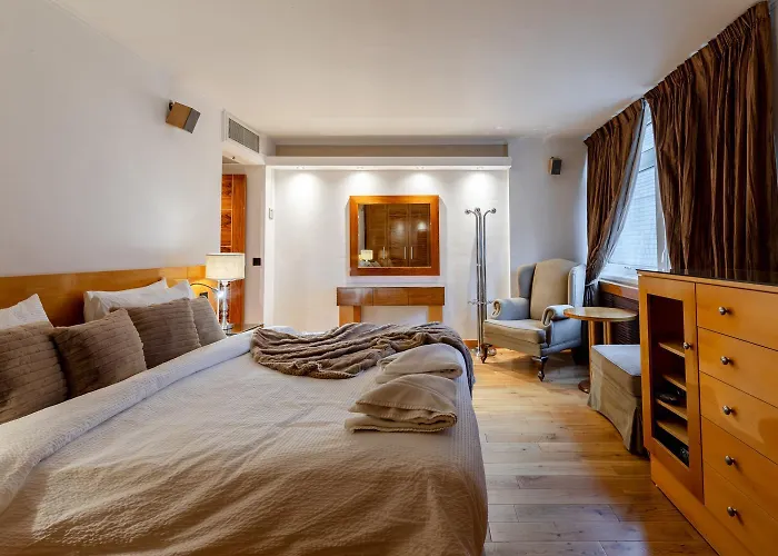 Mayfair Deluxe Apartment